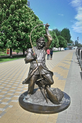 Скульптура рыбака