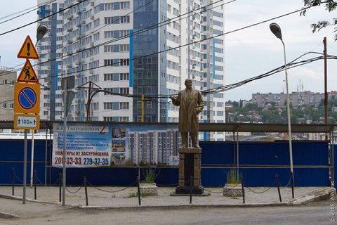 Памятник В.И. Ленину на Гвардейском переулке